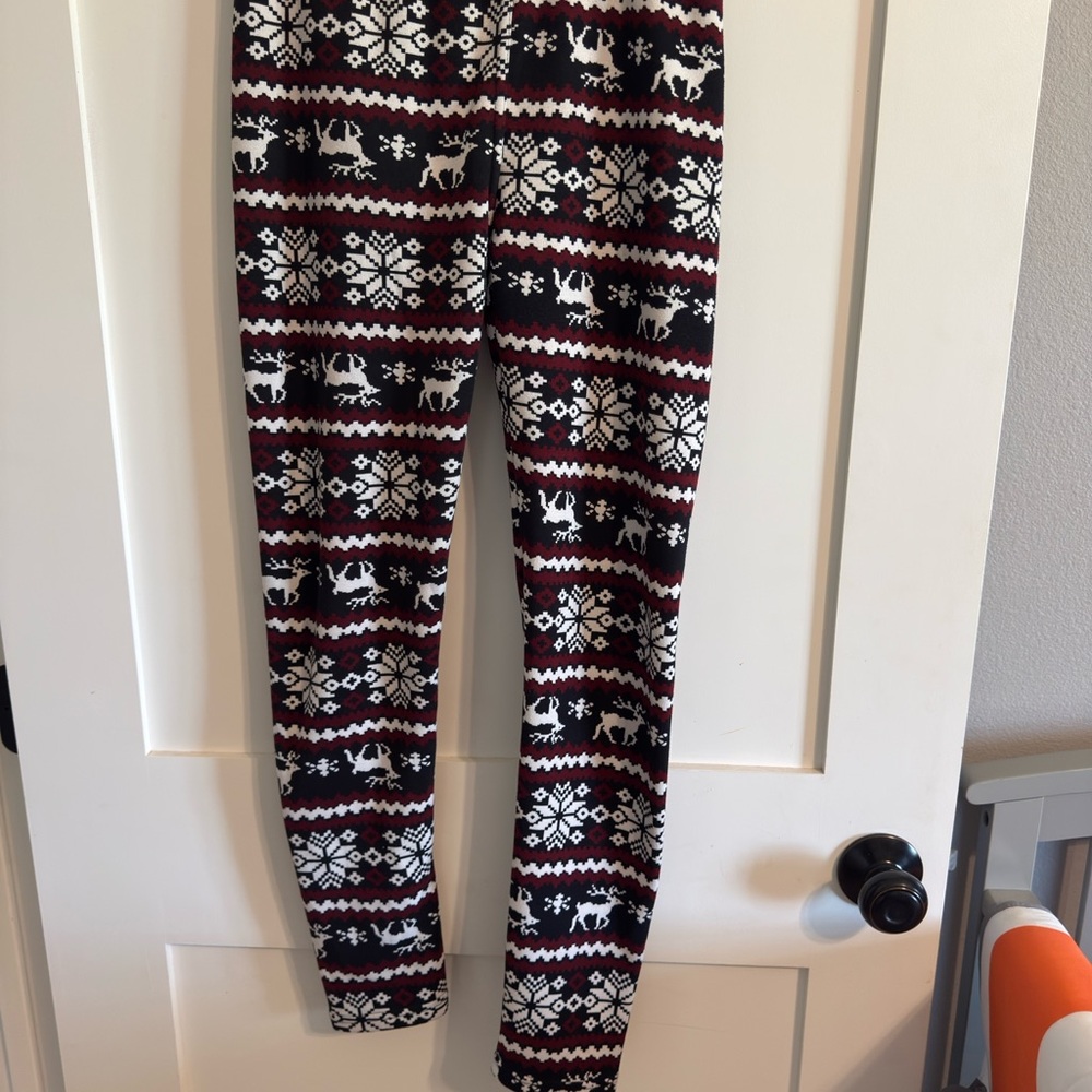 Cozy Holiday Reindeer Patterned Leggings